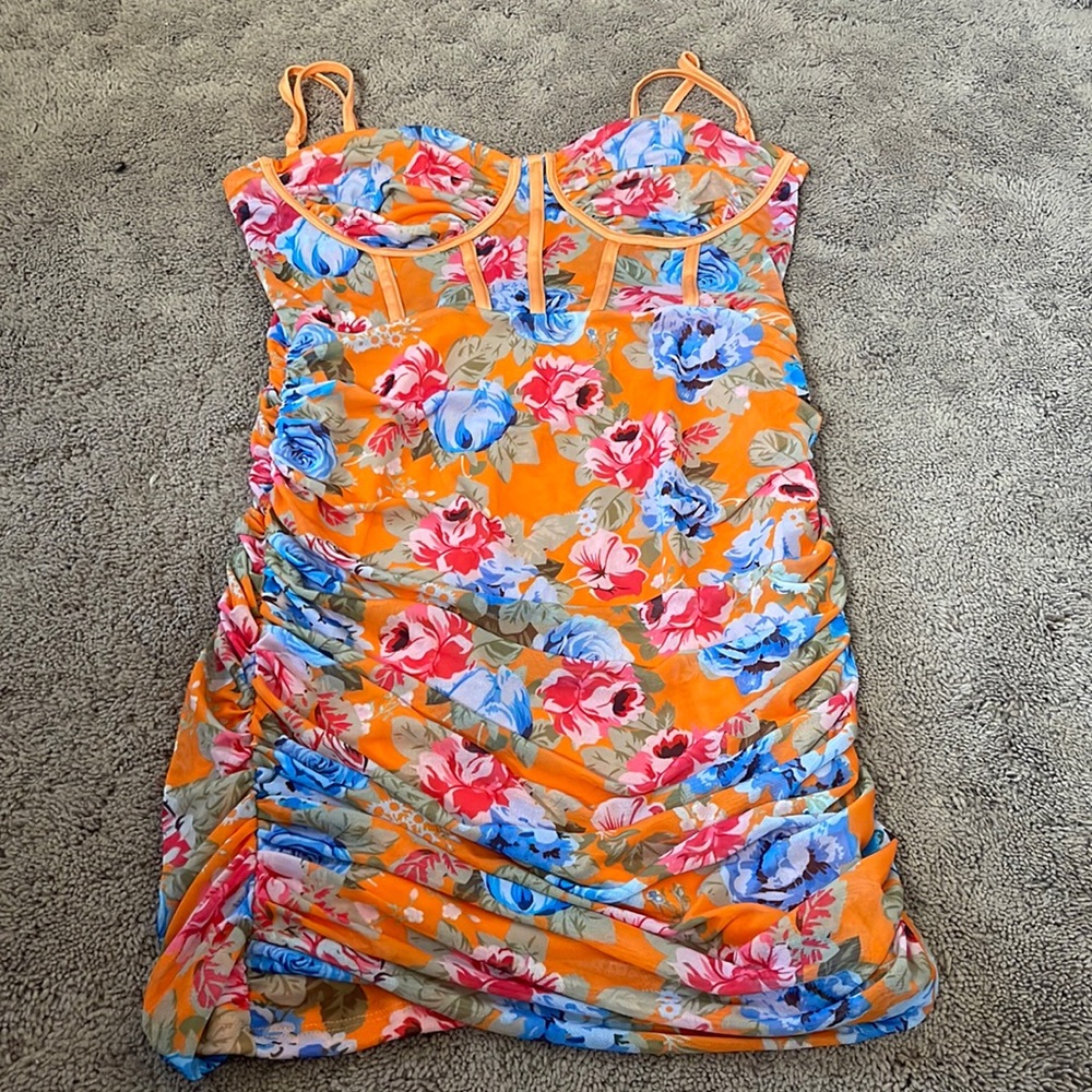 Color: orange/floral. Material: Mesh, stretchy light corset mimmick